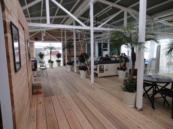 須磨海岸 期間限定ビーチハウスカフェ ホエール 設計・デザイン・施工実績記事の施工物件サムネイル写真